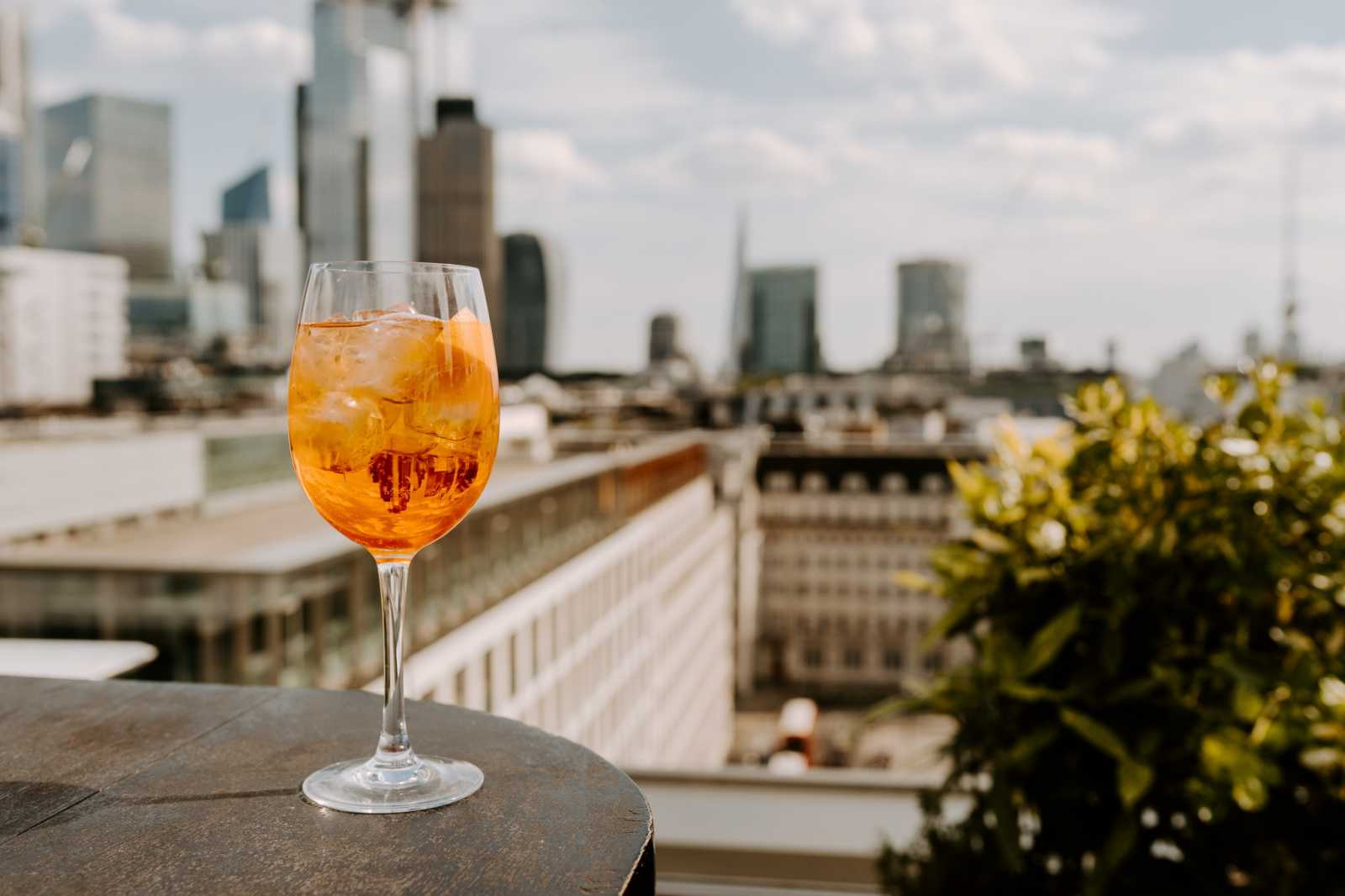 Rooftop Aviary Rooftop Restaurant and Bar -Royal London House / Montcalm à Londres - 2