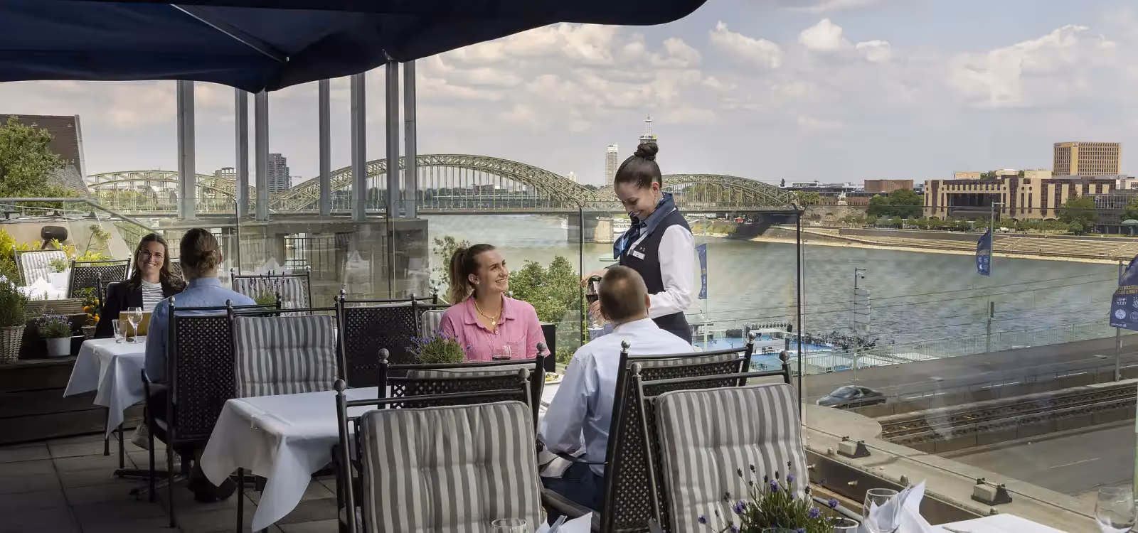 Rooftop Restaurant Bellevue à Cologne - 2