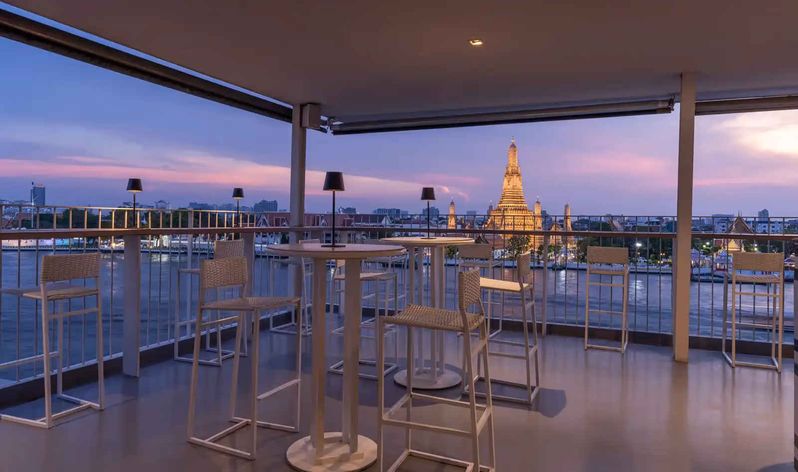 Sala Rattanakosin Rooftop Bar à Bangkok - 1