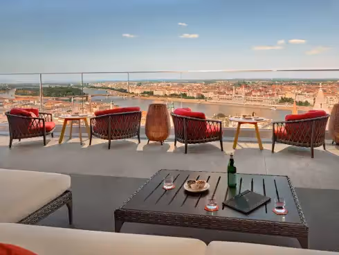 Rooftop White Raven Skybar & Lounge Budapest