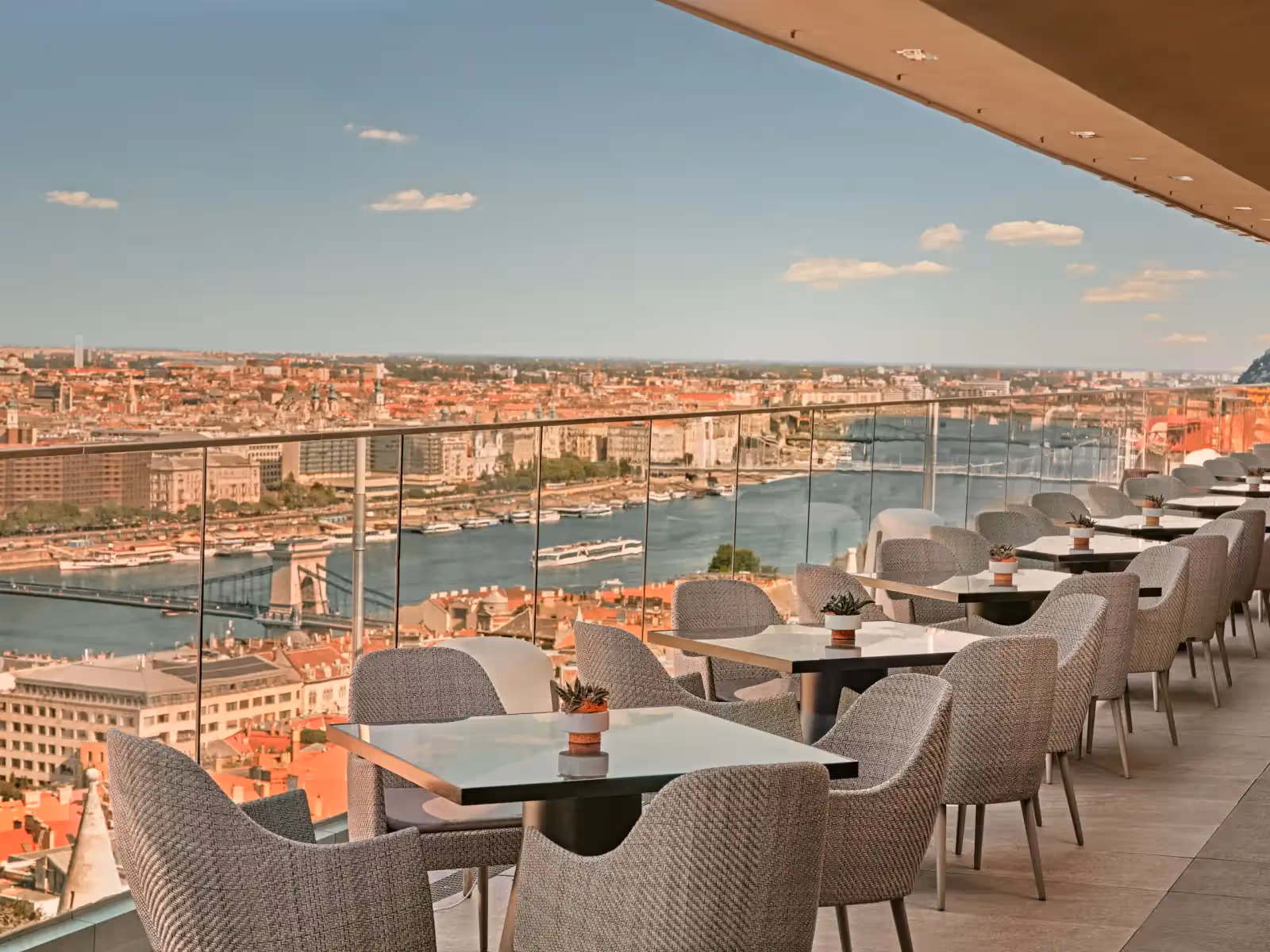 Rooftop White Raven Skybar & Lounge à Budapest - 2
